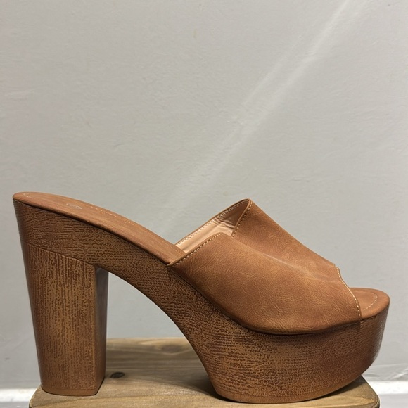 Brown platform mule with thick block heel and open toe - Picture 2 of 5